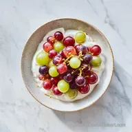 Dessert mit Weintrauben und Mascarpone